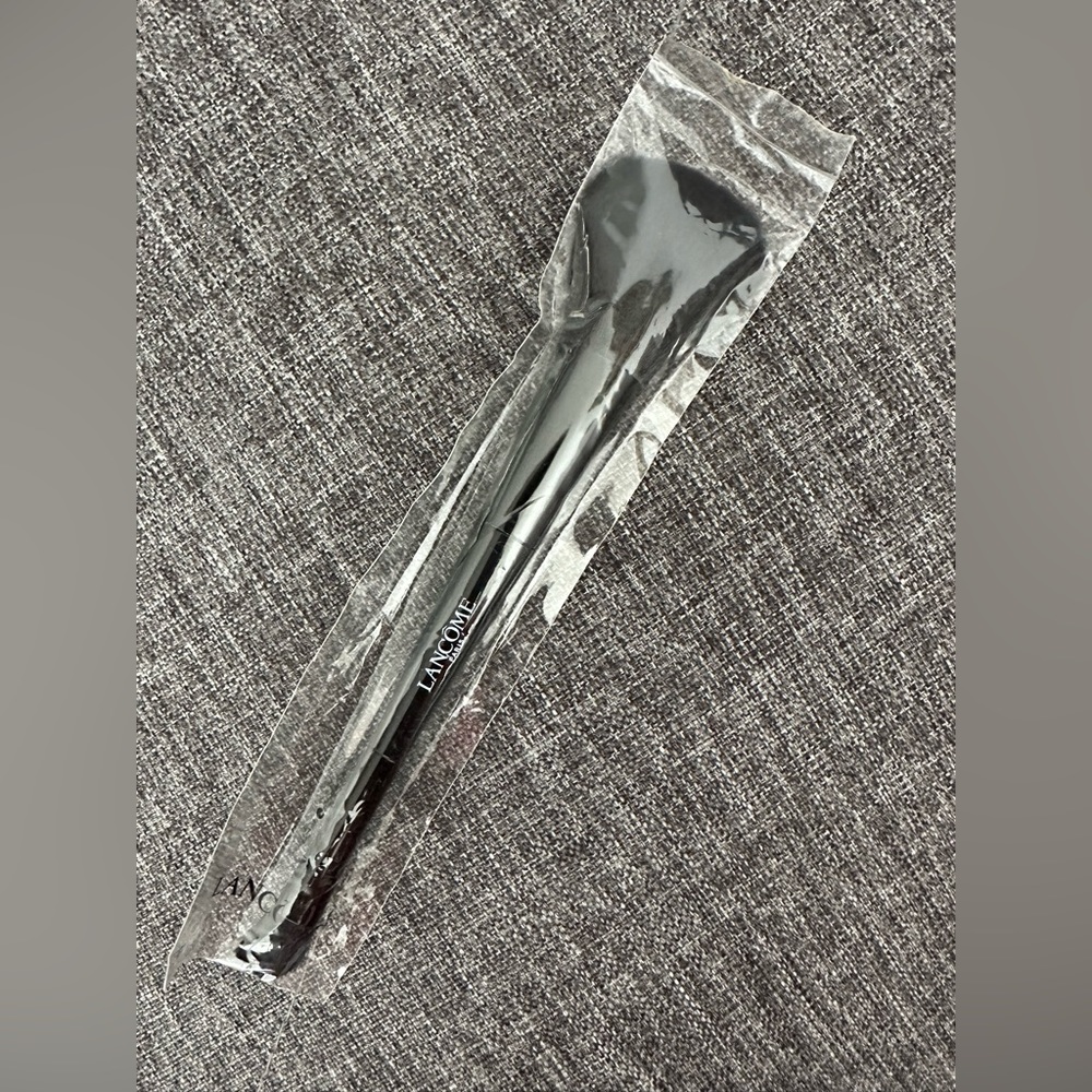 NWOT-Lancôme makeup brush-brand new